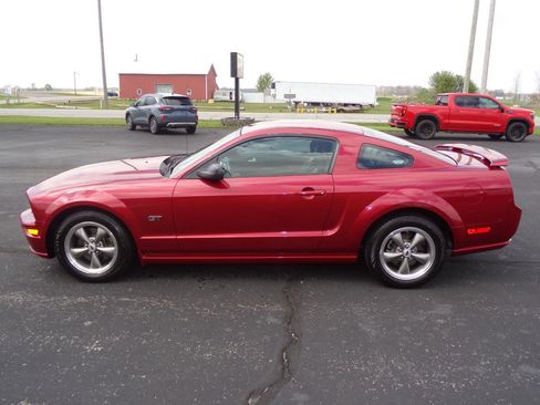 Used 2005 Ford Mustang GT RWD image 2