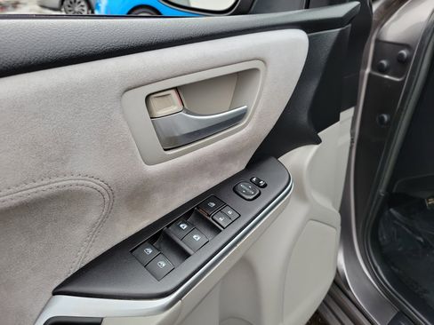 Used 2015 Toyota Camry XSE w/ Moonroof Package image 18