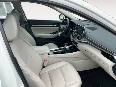 Used 2020 Nissan Altima 2.0 Platinum FWD image 15