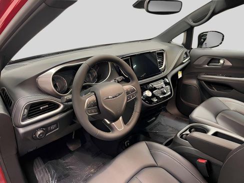 New 2026 Chrysler Pacifica Select image 11
