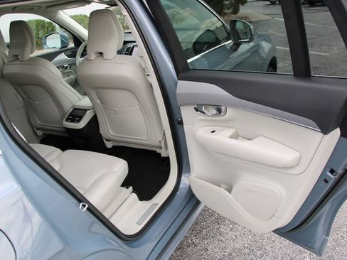 Used 2023 Volvo XC90 B5 Core AWD/4WD image 29