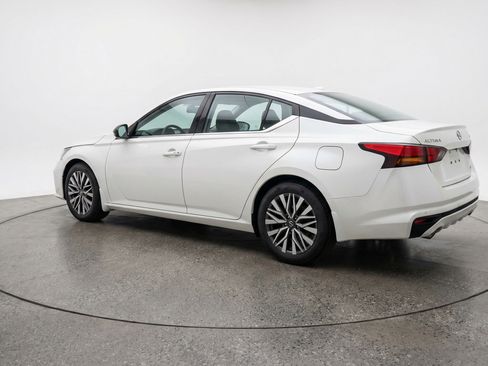 Used 2025 Nissan Altima 2.5 SV FWD image 6