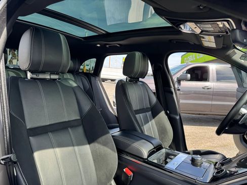 Used 2018 Land Rover Range Rover Velar R-Dynamic SE AWD/4WD image 18
