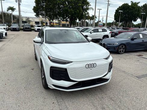 Used 2025 Audi Q6 e-tron Prestige AWD/4WD image 3