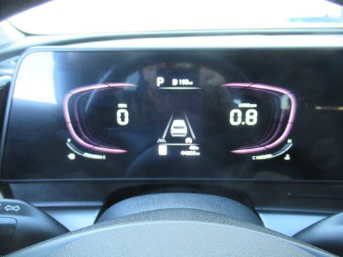 Used 2023 Kia Sportage EX image 23