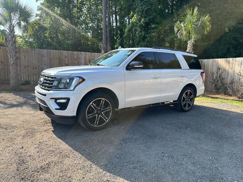 Used 2019 Ford Expedition Limited w/ Equipment Group 303A AWD/4WD image 3