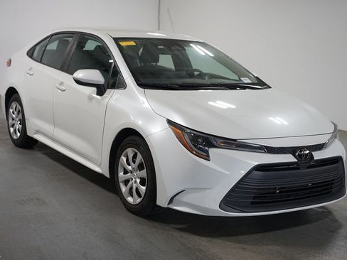 Used 2024 Toyota Corolla LE FWD image 3