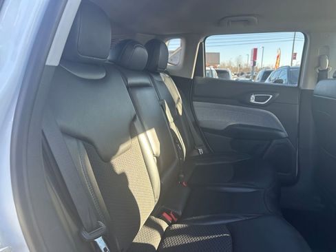 Used 2022 Jeep Compass Latitude image 17