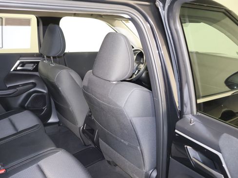 Used 2025 Mitsubishi Outlander ES image 42