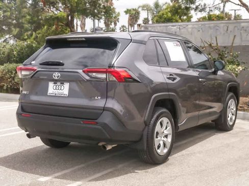 Used 2019 Toyota RAV4 LE FWD image 10