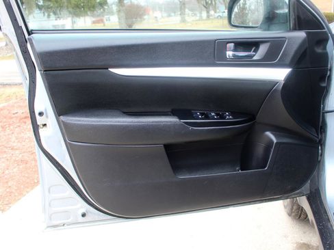 Used 2013 Subaru Outback 2.5i Premium w/ All-Weather Pkg image 11