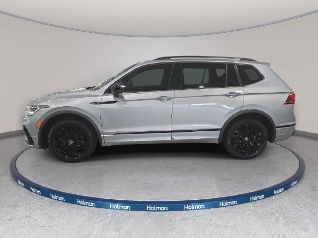 Used 2022 Volkswagen Tiguan SE R-Line FWD image 7