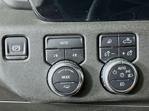 Used 2025 GMC Sierra 1500 SLT image 17