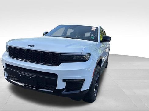 Used 2025 Jeep Grand Cherokee L Limited w/ Black Appearance Package image 4