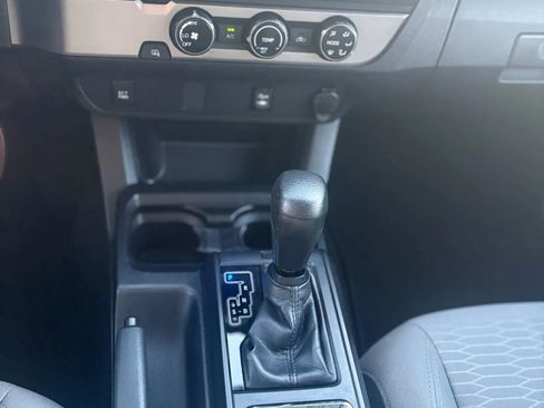 Used 2018 Toyota Tacoma SR image 15