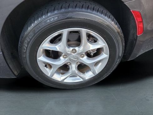 Certified 2019 Chrysler Pacifica Limited image 41