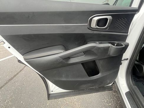 Used 2022 Kia Sorento S FWD image 26