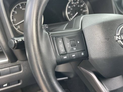 Used 2025 Nissan Rogue SV FWD image 25