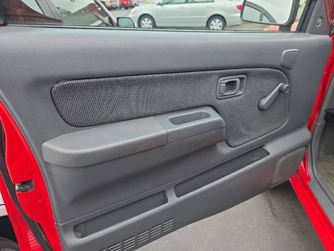 Used 2001 Nissan Frontier XE RWD image 5