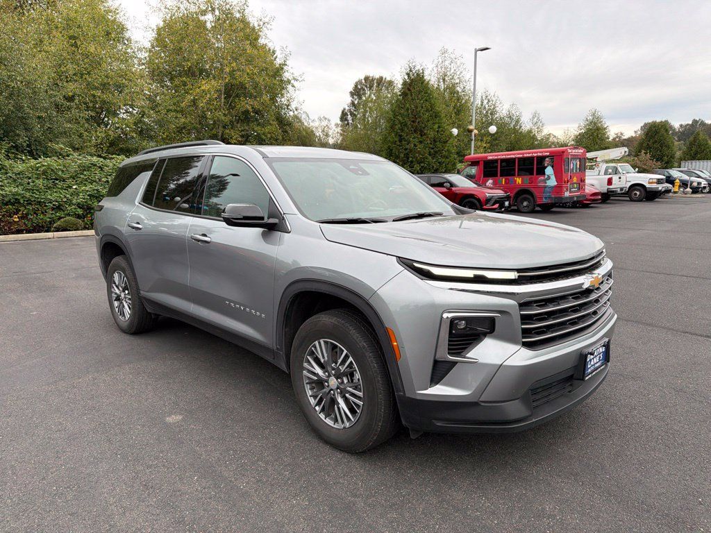 Used 2026 Chevrolet Traverse LT AWD/4WD image 8