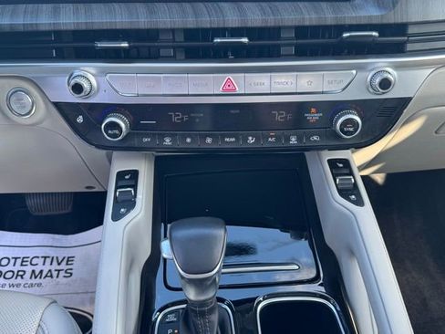 Used 2023 Kia Telluride EX w/ EX Captain's Chair Package image 12