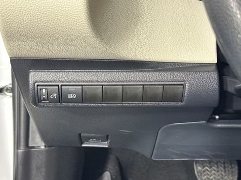 Used 2025 Toyota Corolla LE image 19