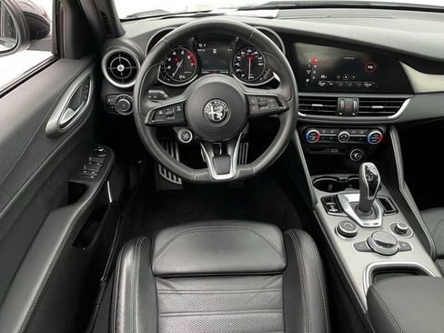 Used 2022 Alfa Romeo Giulia Veloce image 12