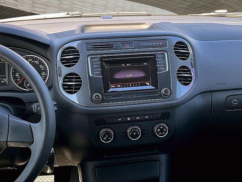 Used 2018 Volkswagen Tiguan Limited image 6