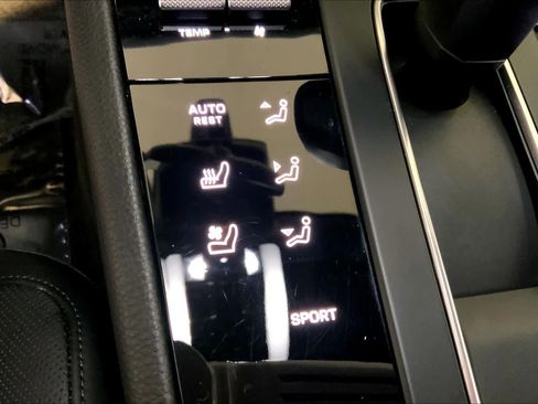 Used 2025 Porsche Macan image 37