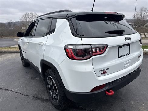 Used 2024 Jeep Compass Trailhawk image 6