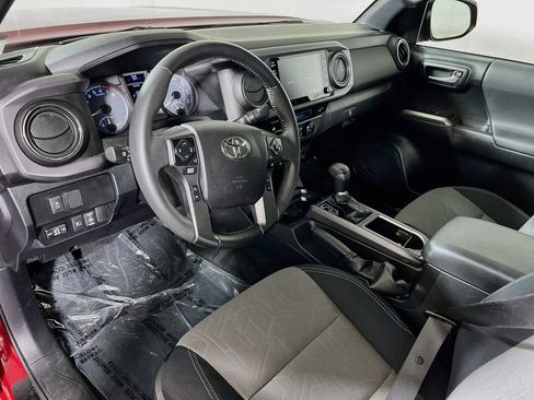 Certified 2021 Toyota Tacoma TRD Off-Road AWD/4WD image 9