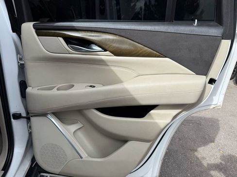Used 2018 Cadillac Escalade Luxury image 23