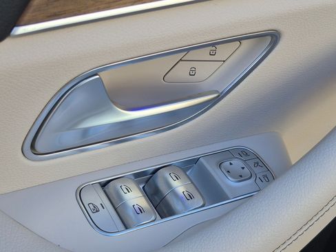 Used 2024 Mercedes-Benz GLS 450 4MATIC image 16