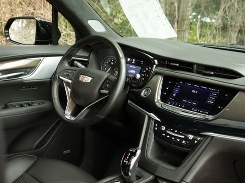 Certified 2024 Cadillac XT6 Premium Luxury w/ Platinum Package image 41