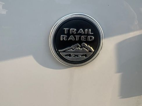 Used 2018 Jeep Wrangler Unlimited Sahara w/ Connectivity Group AWD/4WD image 4