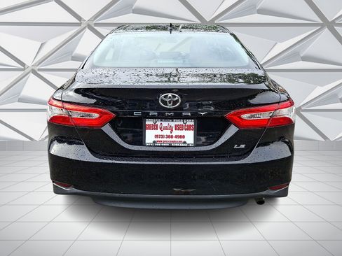 Used 2019 Toyota Camry LE FWD image 9
