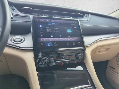 Used 2022 Jeep Grand Cherokee Limited AWD/4WD image 9