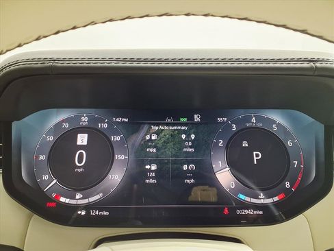 Used 2025 Land Rover Range Rover SE image 25