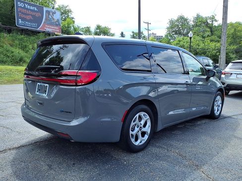 Certified 2023 Chrysler Pacifica Touring-L w/ S Appearance Package FWD image 4