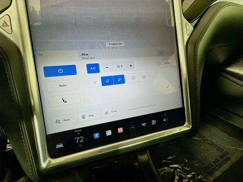 Used 2016 Tesla Model S 70D image 30