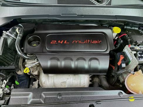 Used 2018 Jeep Compass Latitude FWD image 28