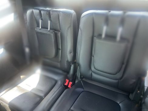 Used 2019 Ford Explorer XLT w/ Equipment Group 202A AWD/4WD image 31
