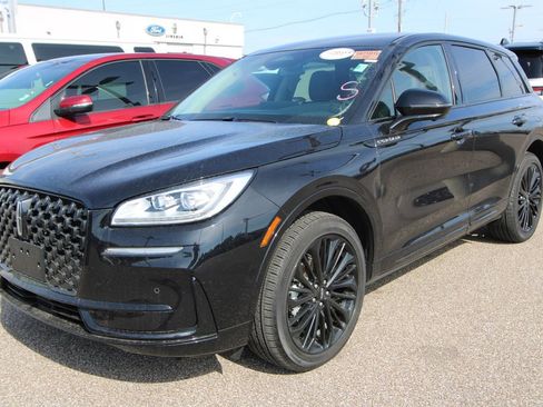 Used 2025 Lincoln Corsair Reserve w/ Jet Appearance Package AWD/4WD image 4