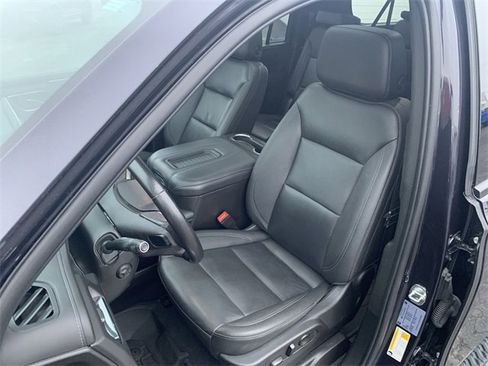 Used 2022 Chevrolet Suburban Z71 w/ Z71 Off-Road Package image 19