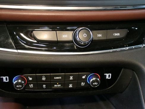 Used 2019 Buick Enclave Avenir w/ Avenir Technology Package AWD/4WD image 28