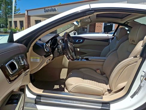 Used 2014 Mercedes-Benz SL 550 image 11