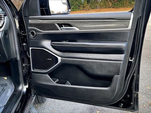 Used 2022 Jeep Wagoneer Series III w/ Flexible Seating Group image 29