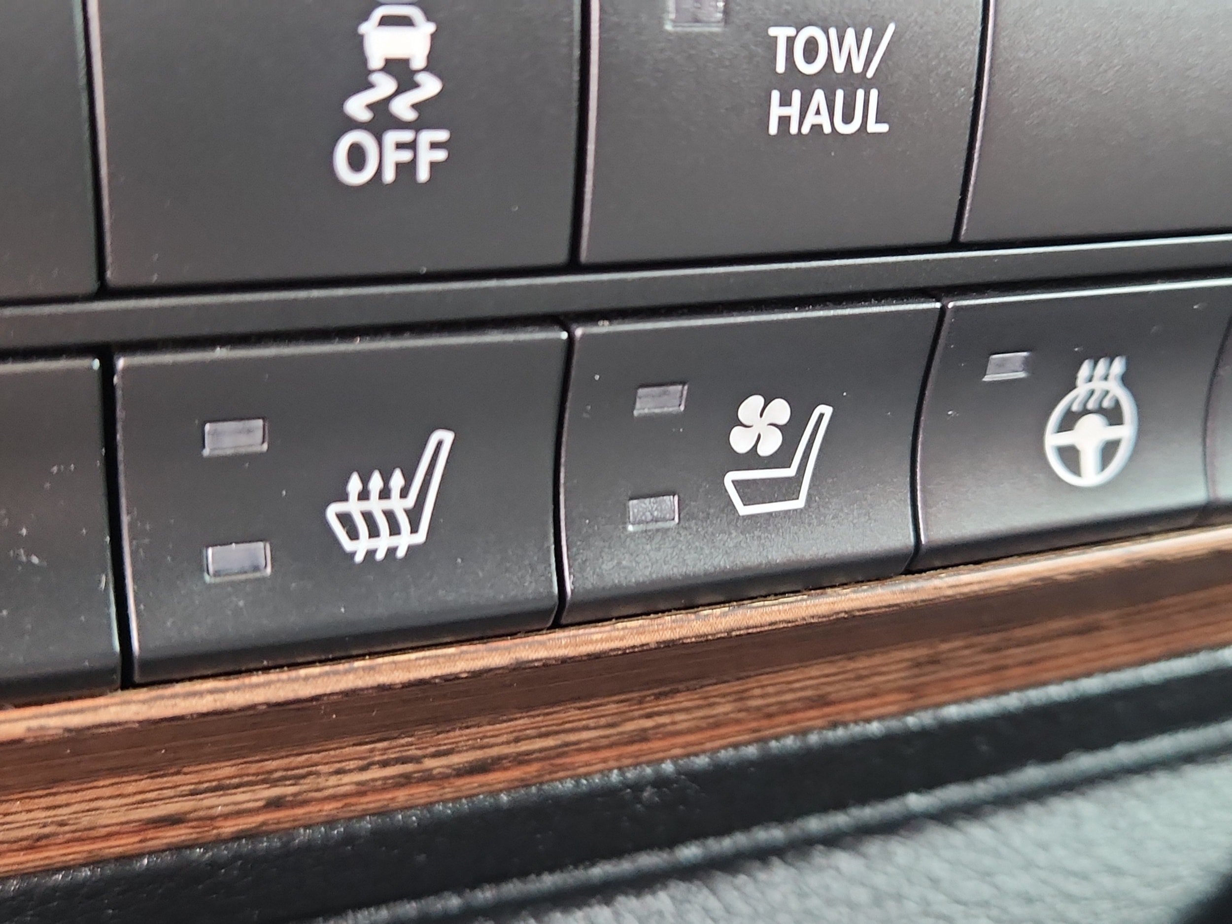 Used 2018 RAM 1500 Laramie w/ Protection Group AWD/4WD image 21