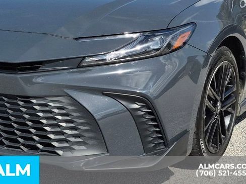 Used 2025 Toyota Camry SE image 10