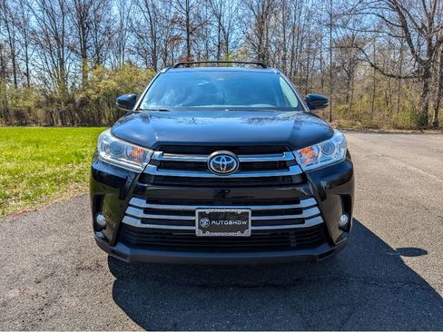 Used 2019 Toyota Highlander XLE AWD/4WD image 2